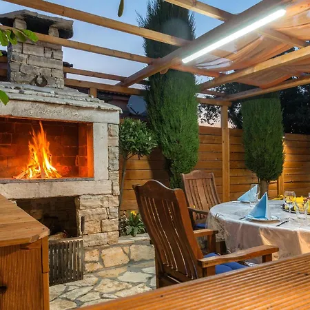 Nyaraló With Fireplace