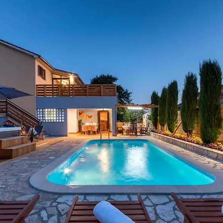 Awesome Home In Marcana With Kitchen *