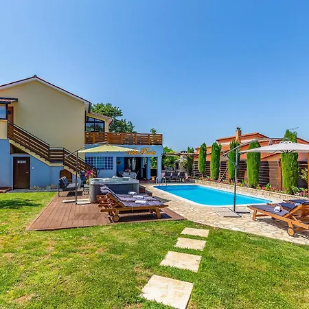 Holiday home Awesome Home In Marcana With Kitchen Loborika