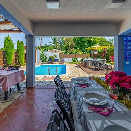 Awesome Home In Marcana With Kitchen Holiday home Loborika