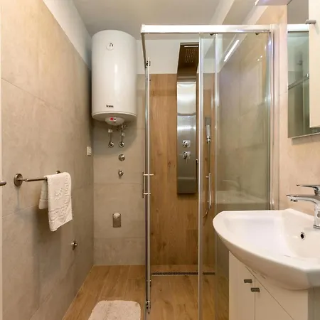 Awesome Home In Marcana With Kitchen Loborika