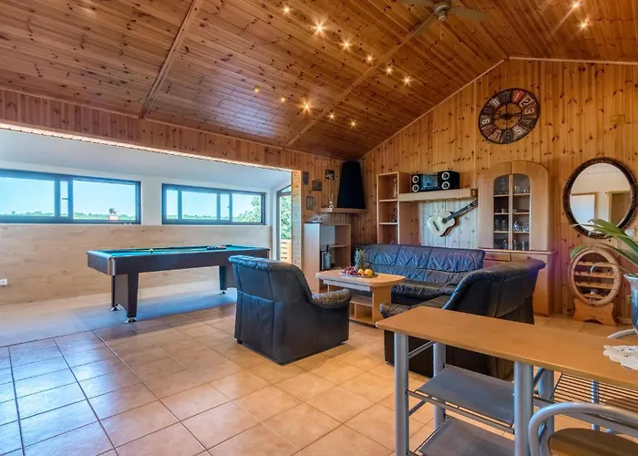 Nyaraló With Fireplace *